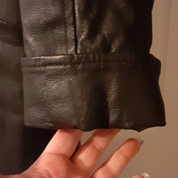 Beautiful Leather coat - Picture 2 of 5